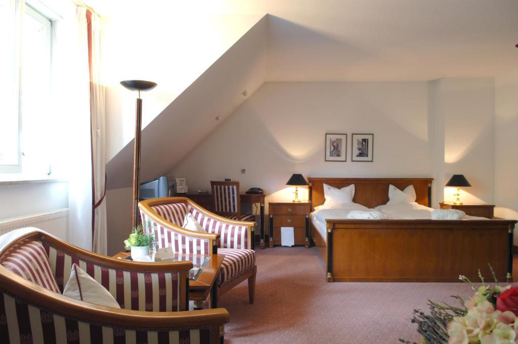 Hotel Gasthof Der Krug Stegaurach Habitación foto